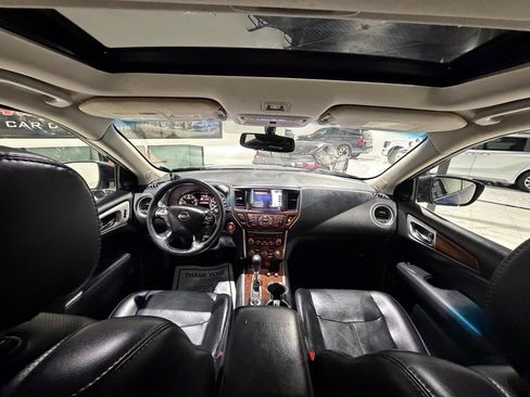 Used 2018 Nissan Pathfinder Platinum w/ Cargo Package AWD/4WD image 22