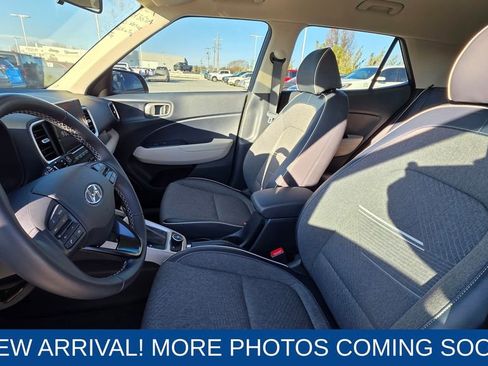 Used 2021 Hyundai Venue image 11