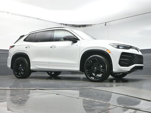 New 2026 Volkswagen Tiguan SE R-Line image 30