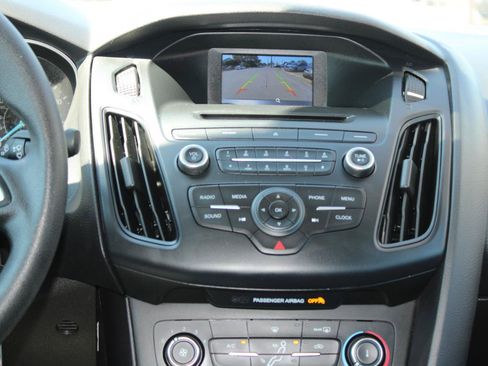 Used 2015 Ford Focus SE FWD image 11