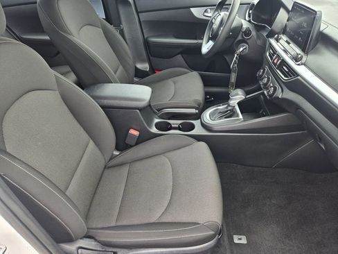 Used 2023 Kia Forte LXS image 12