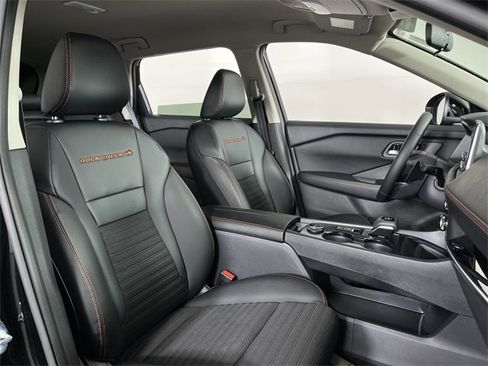 Certified 2025 Nissan Rogue SV image 23