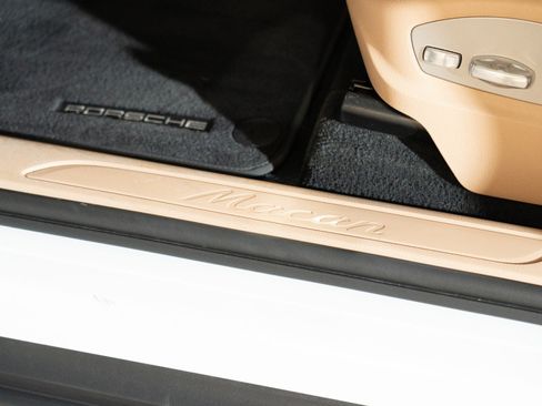 Certified 2026 Porsche Macan AWD/4WD image 12