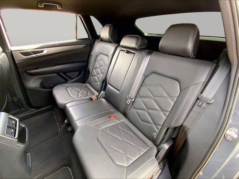 Used 2024 Volkswagen Atlas Cross Sport SE FWD image 21