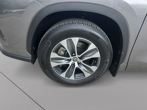 Certified 2026 Toyota Highlander XLE AWD/4WD image 9