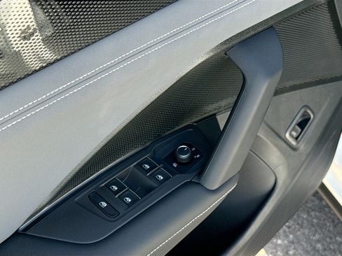 New 2026 Volkswagen Tiguan SE R-Line FWD image 23