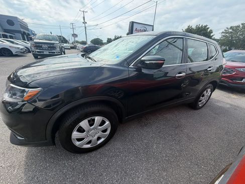 Used 2014 Nissan Rogue S FWD image 2