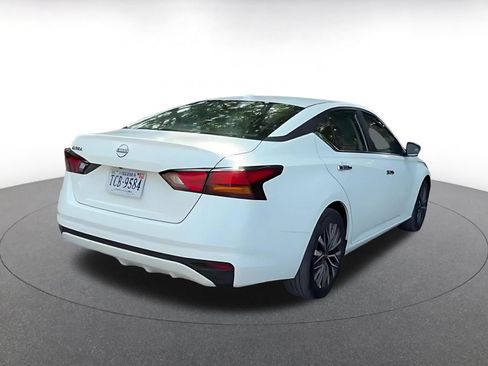 Used 2025 Nissan Altima 2.5 SV FWD image 14