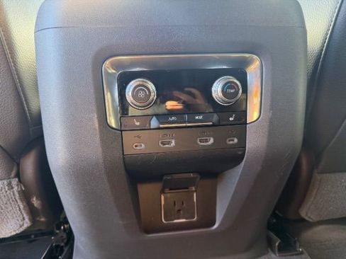 Used 2021 GMC Yukon XL Denali w/ Denali Premium Package image 23