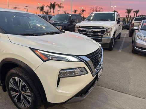 Used 2023 Nissan Rogue SV image 11