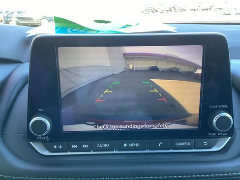 Used 2023 Nissan Rogue S image 35