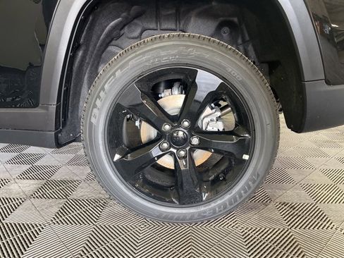 New 2025 Jeep Grand Cherokee Altitude image 11