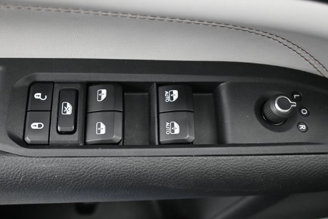 Used 2023 Jeep Compass Limited w/ Elite Group AWD/4WD image 13