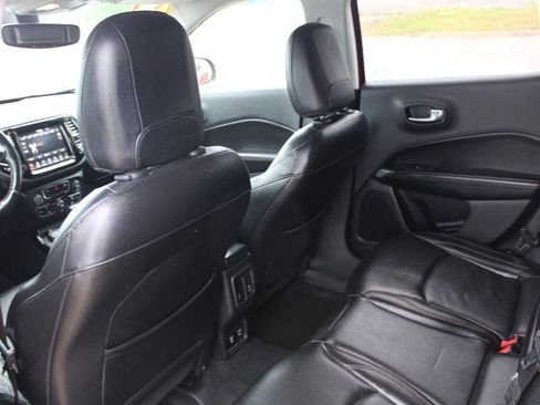 Used 2018 Jeep Compass Limited w/ Navigation Group AWD/4WD image 16