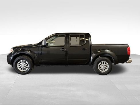 Used 2016 Nissan Frontier SV image 2