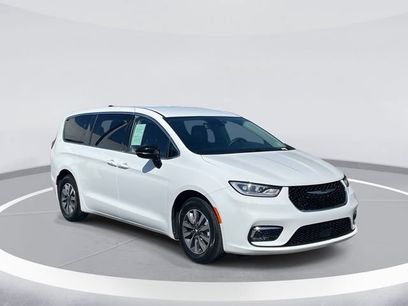 Used 2024 Chrysler Pacifica Limited