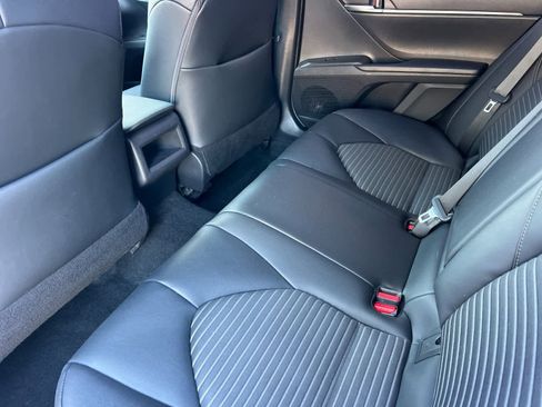 Used 2021 Toyota Camry SE image 5