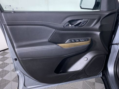 Certified 2023 GMC Acadia SLE w/ Driver Convenience Package image 12