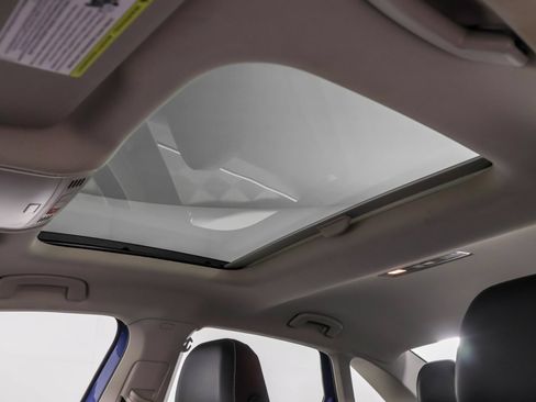 Used 2023 Volkswagen Jetta SE w/ Panoramic Sunroof Package FWD image 11