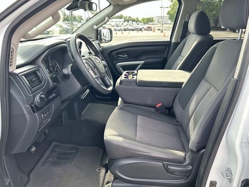 Used 2022 Nissan Titan SV RWD image 21