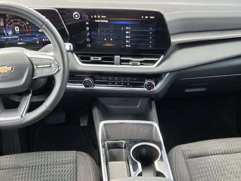 Used 2025 Chevrolet Equinox LT FWD image 16