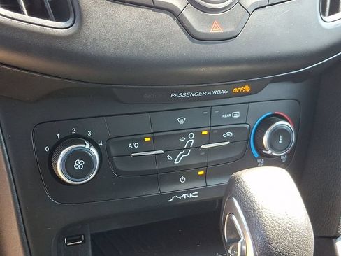 Used 2017 Ford Focus SE FWD image 15