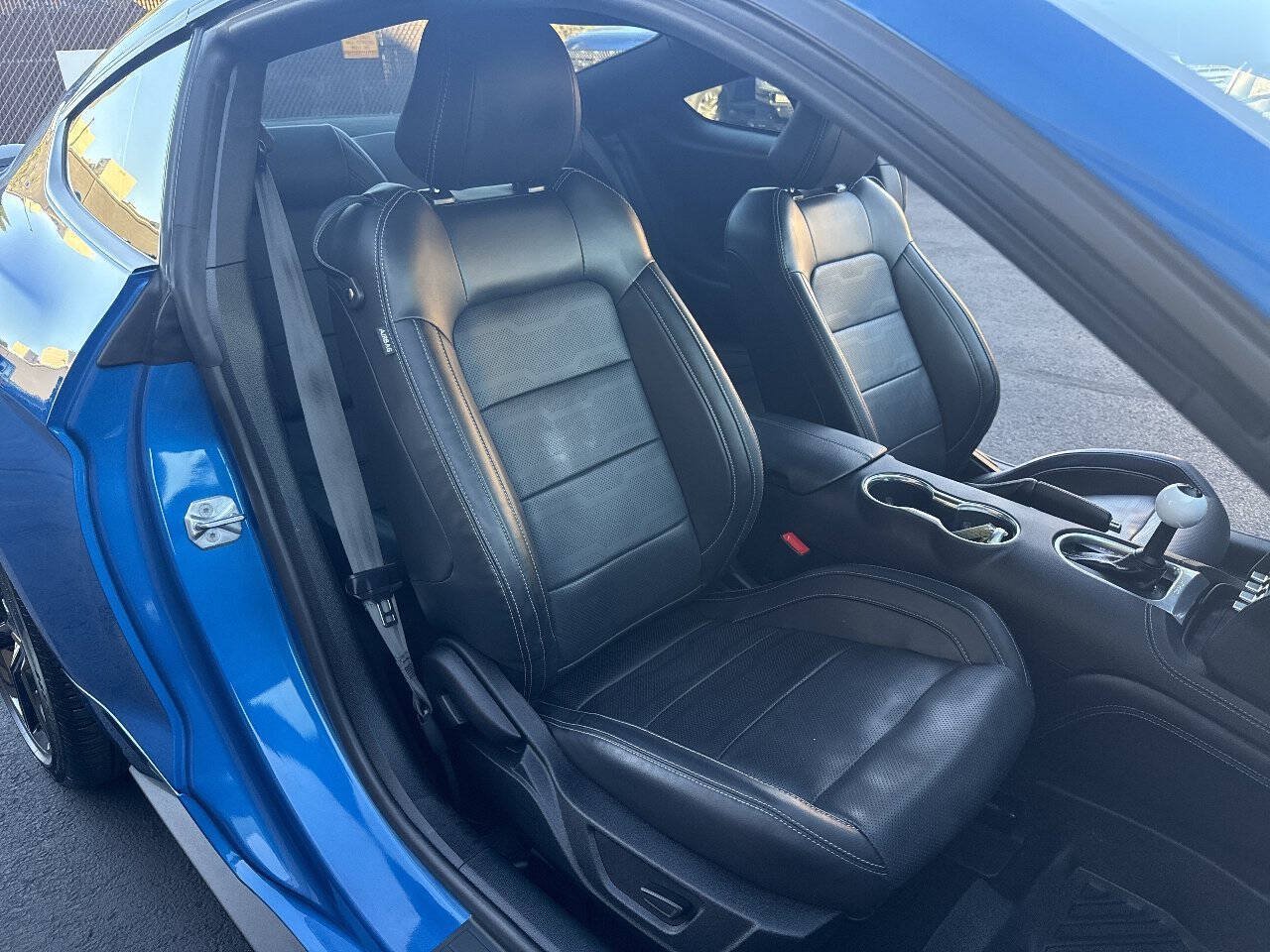 Used 2020 Ford Mustang GT Premium w/ Equipment Group 401A RWD image 33