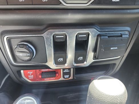Used 2021 Jeep Wrangler Rubicon AWD/4WD image 25