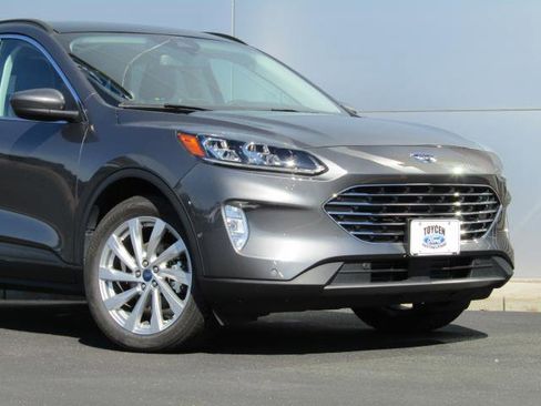 Certified 2022 Ford Escape Titanium w/ Titanium Elite Package image 4