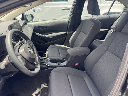 Used 2025 Toyota Corolla LE FWD image 35