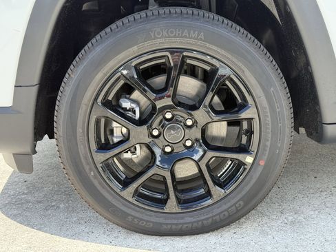 New 2026 Jeep Compass Latitude image 9