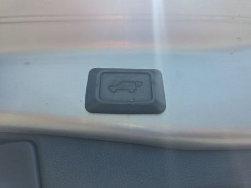 Used 2019 Toyota RAV4 XLE FWD image 32