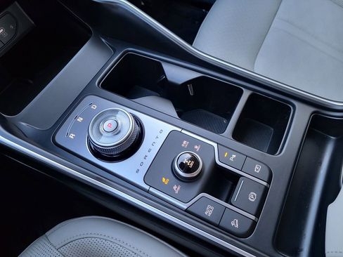 Used 2025 Kia Sorento EX w/ EX Panoramic Sunroof Package image 11