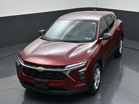 Used 2024 Chevrolet Trax LS w/ Driver Confidence Package FWD image 37