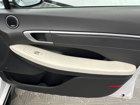 Used 2025 Hyundai Sonata Limited FWD image 16