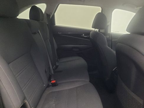 Used 2020 Kia Sorento FWD V6 image 19