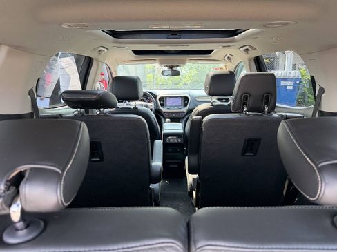 Used 2017 GMC Acadia Denali AWD/4WD image 6