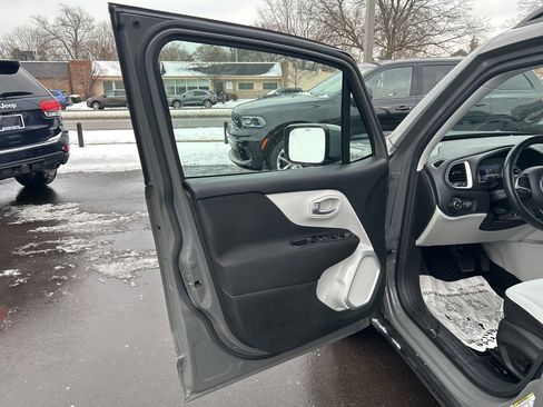 Used 2021 Jeep Renegade Latitude w/ Convenience Group image 13