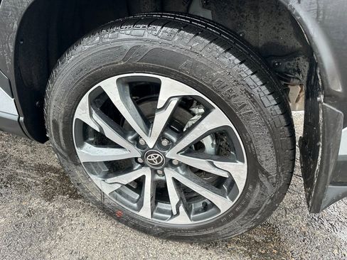 Used 2025 Toyota Corolla Cross XLE image 19