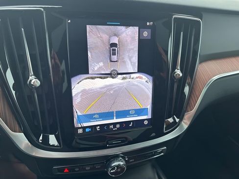 Used 2025 Volvo V60 B5 Cross Country Plus image 37