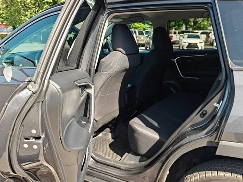 Used 2021 Toyota RAV4 LE w/ Carpet Mat Package (TMS) FWD image 38