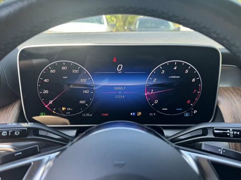 Used 2025 Mercedes-Benz GLC 300 image 4