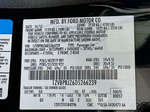 Used 2013 Ford Mustang Shelby GT500 RWD image 35