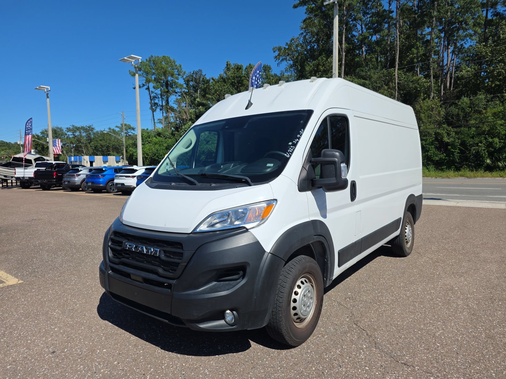 Used 2024 RAM ProMaster 2500 w/ Convenience Group FWD image 3