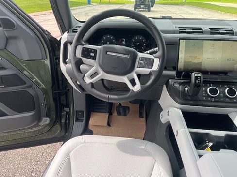 New 2026 Land Rover Defender 110 X-Dynamic SE AWD/4WD image 13