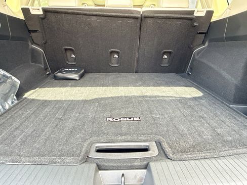 Used 2025 Nissan Rogue SV w/ SV Premium Package FWD image 12
