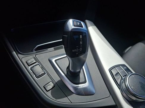 Used 2017 BMW 320i xDrive Sedan AWD/4WD image 15