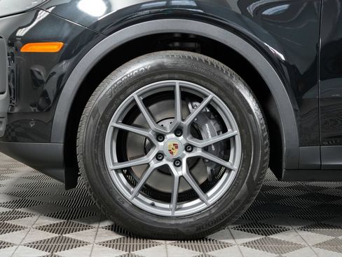 Certified 2024 Porsche Cayenne AWD/4WD image 13