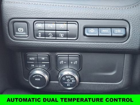 Used 2024 GMC Yukon XL Denali image 23