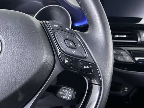 Used 2020 Toyota C-HR XLE FWD image 25